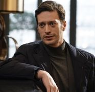 Ea este cea mai iubită și importantă femeie din viața celebrului actor Feyyaz Şerifoğlu, protagonistul noului serial turcesc "Fata de la fereastră"